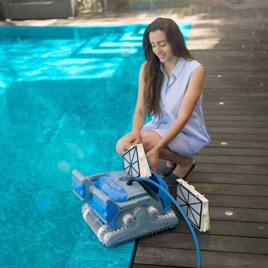 Maytronics, Maytronics Dolphin M400 Robotic Pool Cleaner with Wi-Fi 99991046-USI